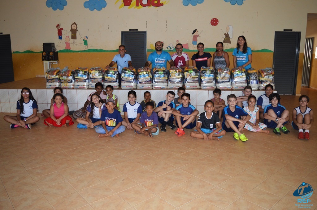 Entrega de cestas Projeto Educar para a Vida - CSCJ